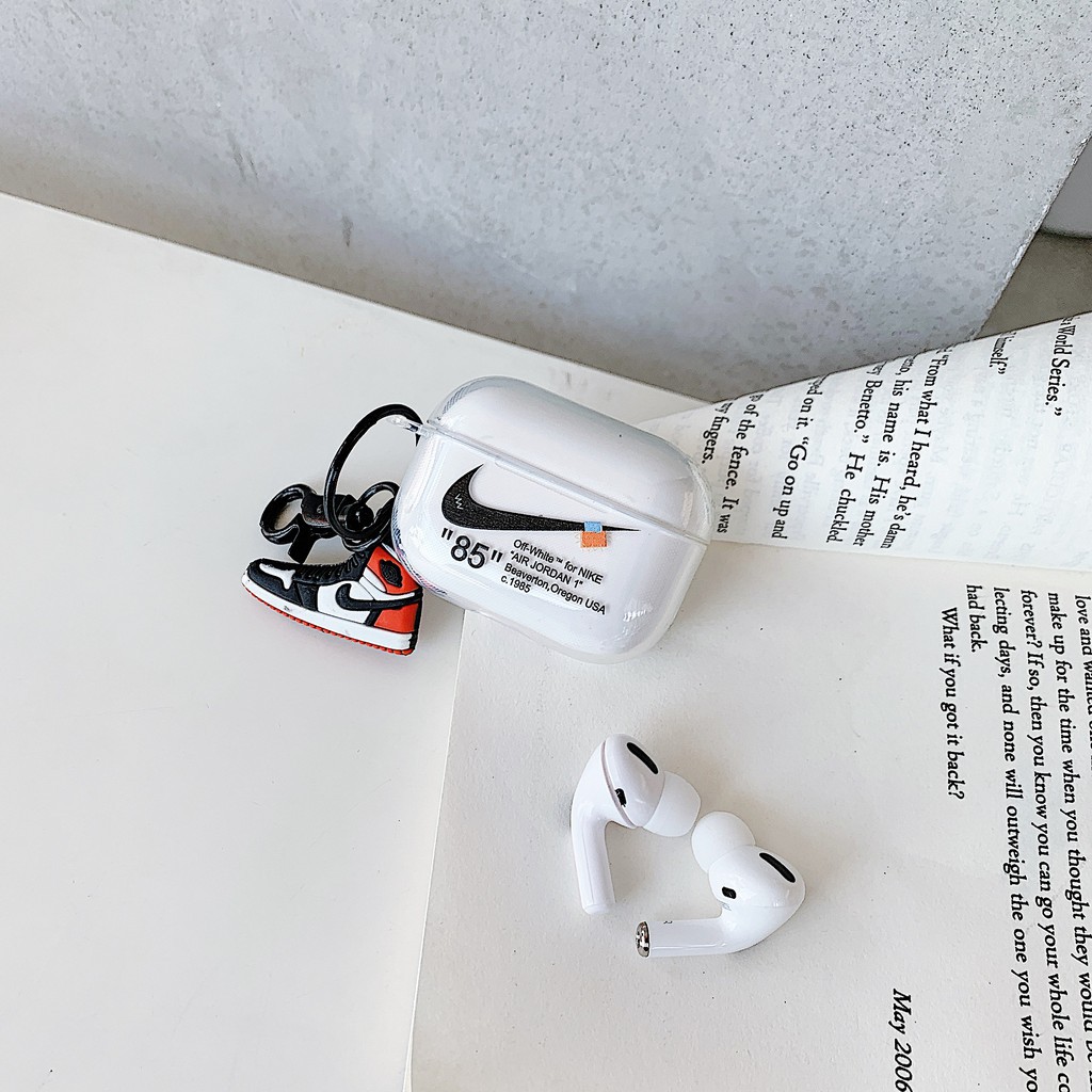 Vỏ Bảo Vệ Hộp Sạc Tai Nghe Airpods 1 / 2 / Pro Với Móc Khóa Hình Giày AJ