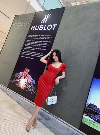Đầm body cổ u