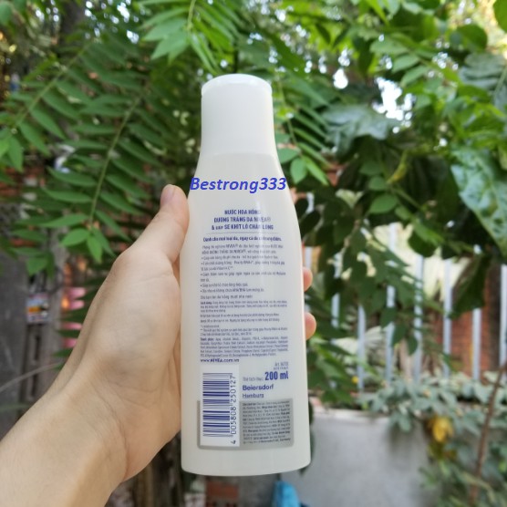 Nước hoa hồng Nivea giúp dưỡng trắng da & se khít lỗ chân lông (200ml)