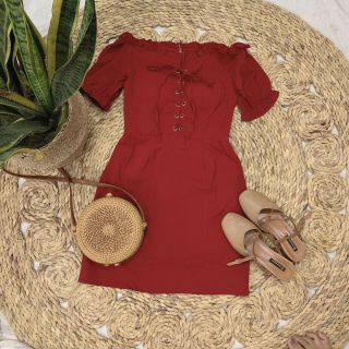 ĐẦM ĐỎ BẸT VAI