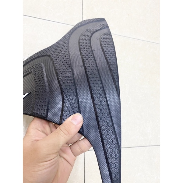 Thảm lót sàn, thảm để chân xe Vision 2014-2021. Loại dày bền, vân tổ ong chống trượt. Hạn chế dính bùn đất