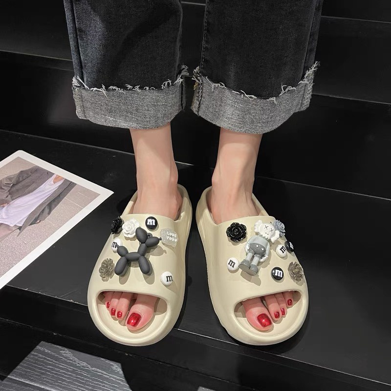 Dép đúc quai ngang hình Kaws 2022