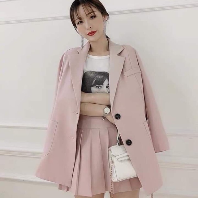 Set vest hồng + chân váy xếp ly