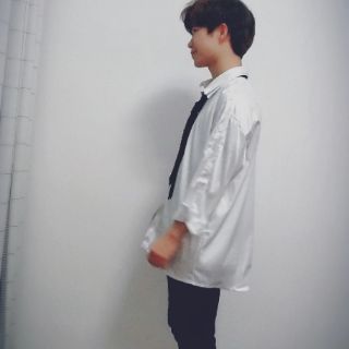 Sơmi lụa kèm cà vạt BTS V