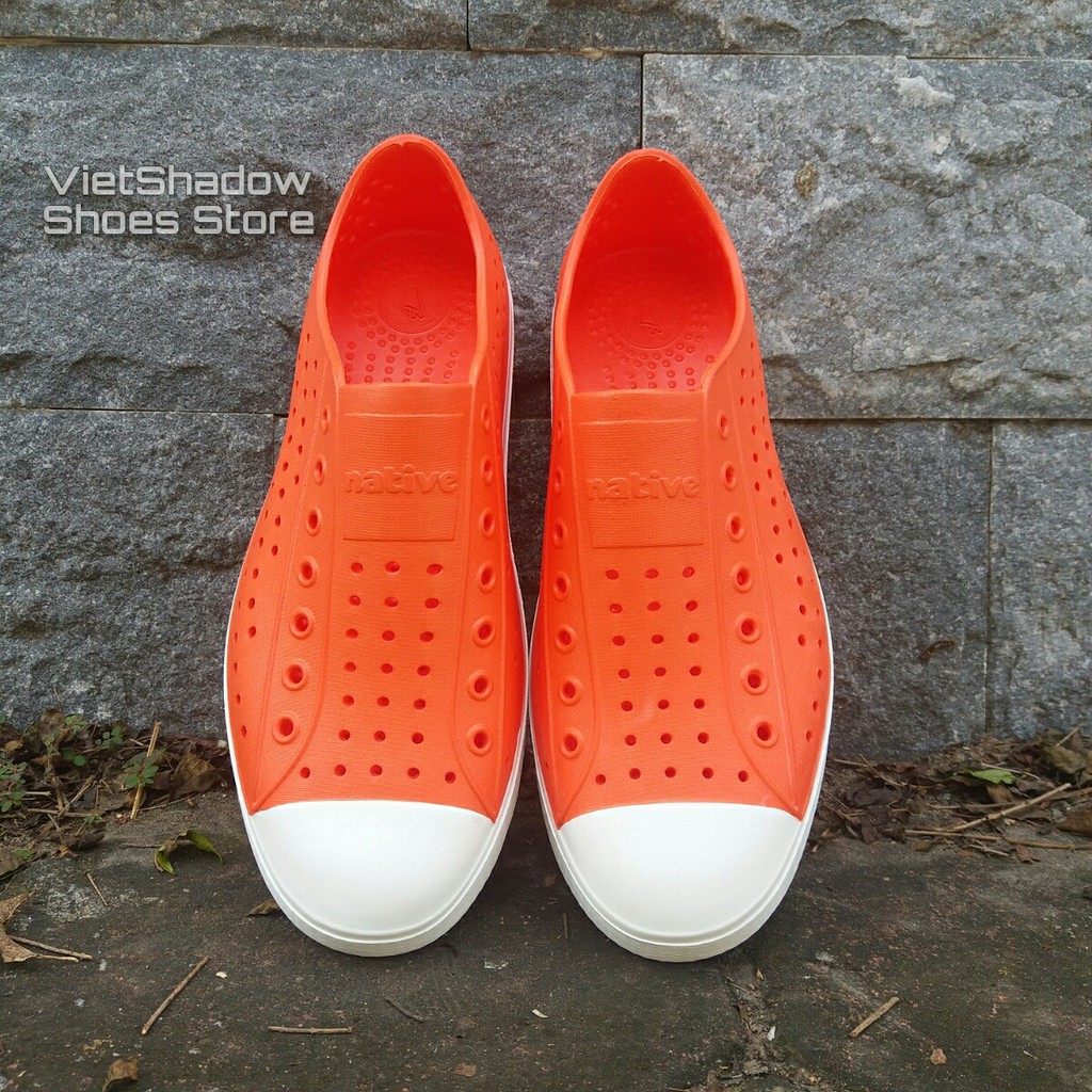 Giày nhựa Native nam nữ - Chất liệu nhựa xốp EVA siêu nhẹ, không thấm nước - Màu cam