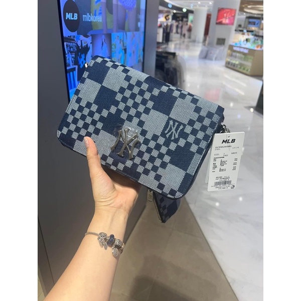 Túi đeo chéo caro MLB