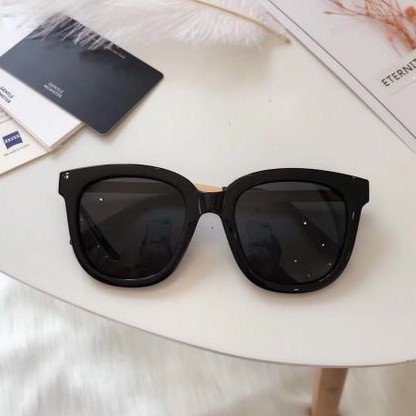 [GIÁ SỐC] MẮT KÍNH V ĐEN GỌNG VÀNG SANG CHẢNH THỜI TRANG CỰC HOT | BigBuy360 - bigbuy360.vn