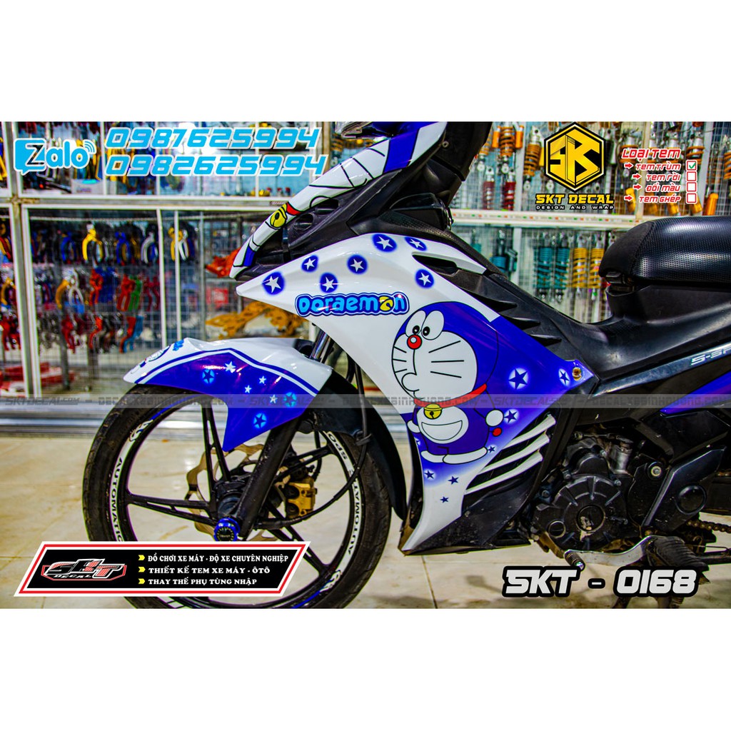 tem trùm exciter 135 xanh trắng doraemon