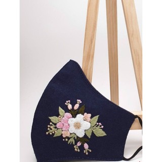 Khẩu trang vải linen thêu tay