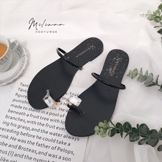 DÉP XỎ NGÓN ĐÍNH ĐÁ
