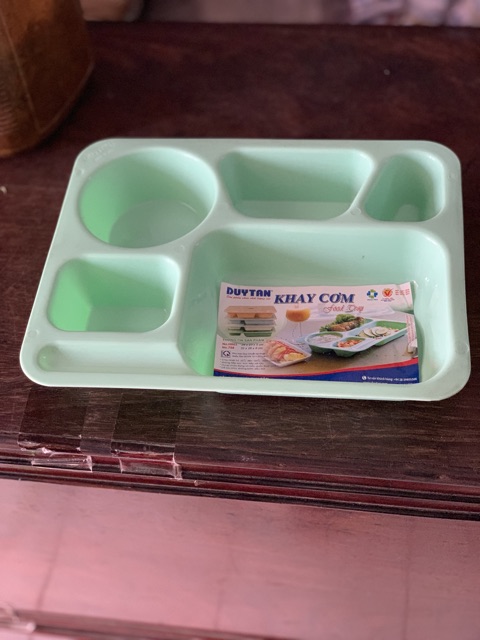 KHAY CƠM PHẦN LỚN , NHỎ NHỰA