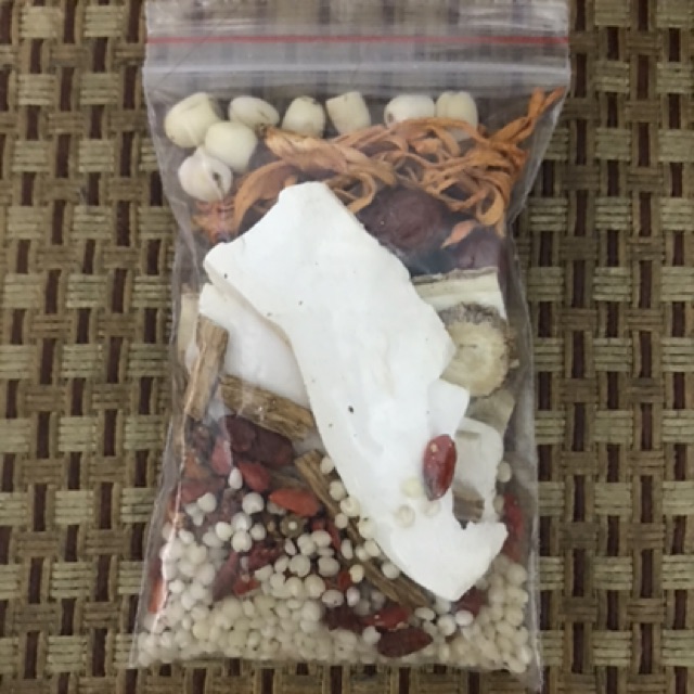 Gói thuốc bắc hầm gà, chim, lẩu gà đuôi bò... sạch nhà làm