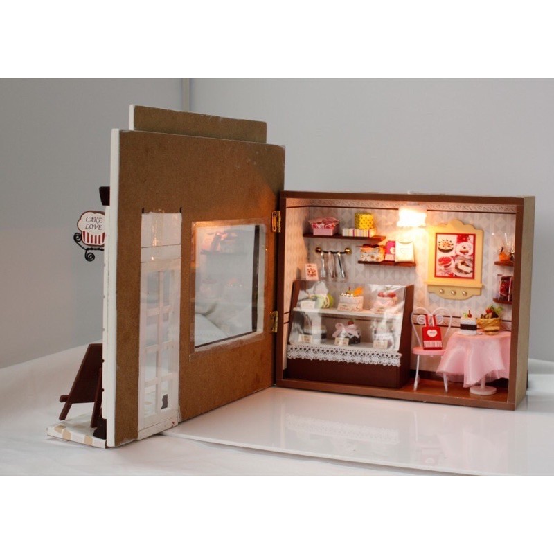 Nhà mô hình TIỆM BÁNH KEM có đèn led cho bé - Nhà búp bê - tiệm bánh CAKE LOVE