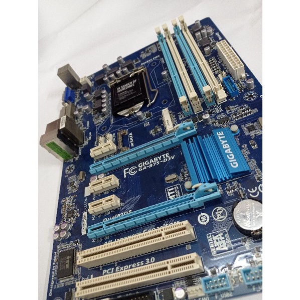 Main Gigabyte B75 - D3V 4 khe Ram