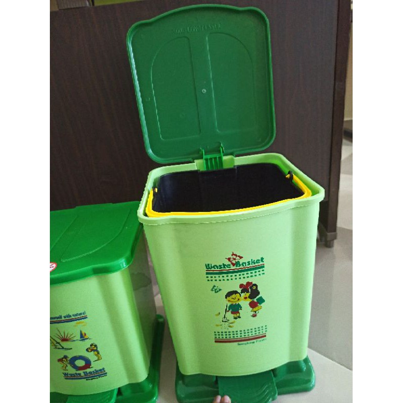 Bật rác Song Long