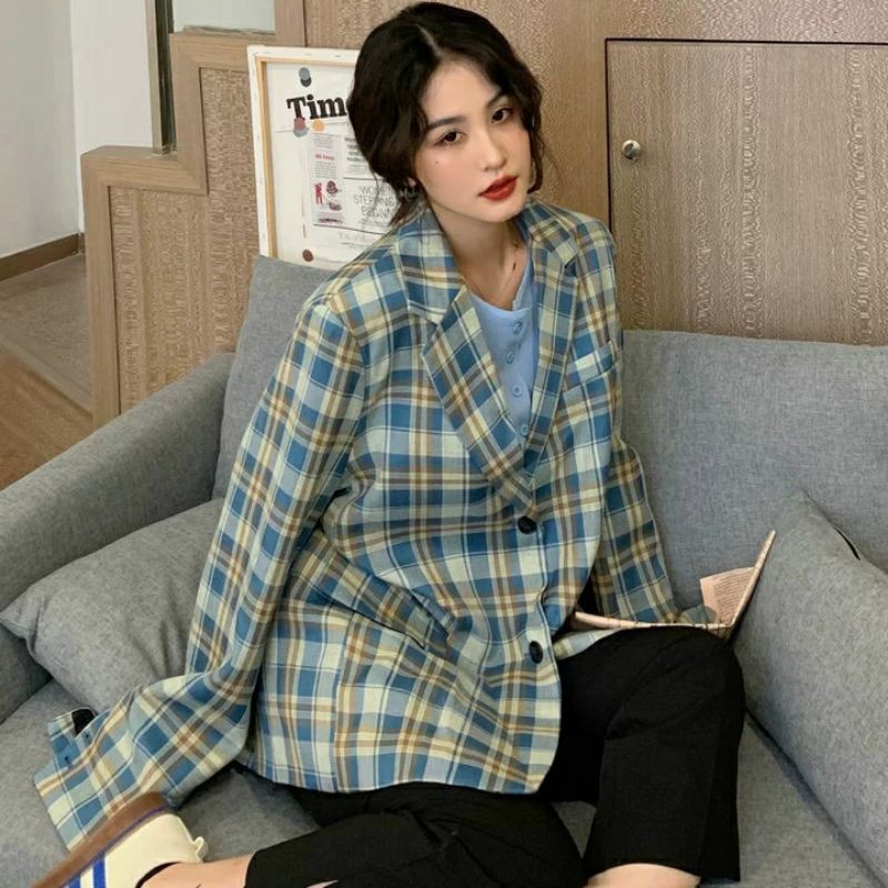 Áo blazer kẻ caro xinh xắn