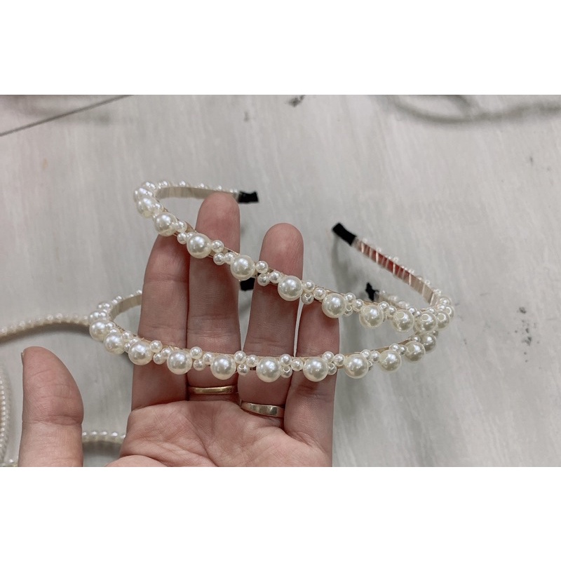 Xước tóc đính ngọc siêu đẹp, phong cách Hàn quốc nhẹ nhàng thanh lịch. Ảnh shop tự chụp