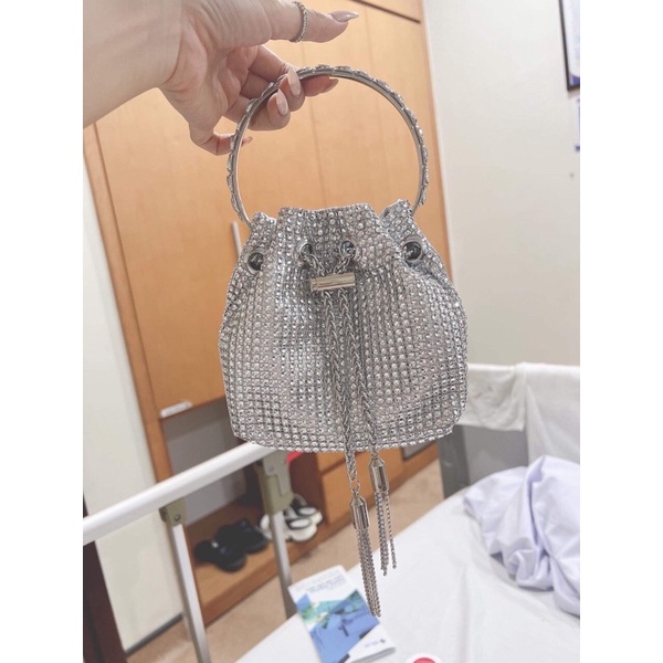 Túi đeo chéo Wang Wang dây rút lấp lánh Bling Bling phối quai đính đá siêu sang