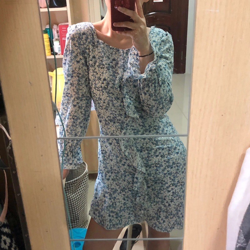 Váy hoa nhí viền bèo đuôi cá tay loe dáng ngắn siêu xinh