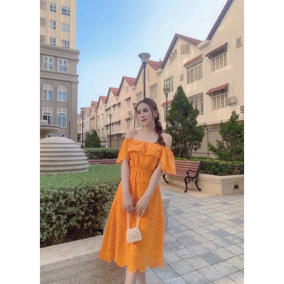 ĐẦM CAM TRẮNG ĐỤC LỖ BẸT VAI