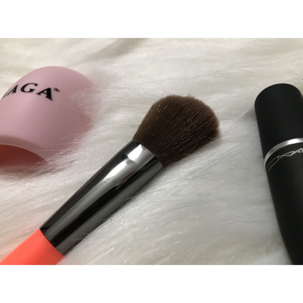 Cọ Tạo Khối 3CE Angled Blush Brush 02