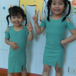 Váy xẻ đùi cho bé