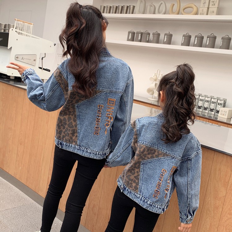 Áo Khoác Denim In Họa Tiết Da Báo Thời Trang Mùa Thu 2022 Mới Cho Mẹ Và Bé
