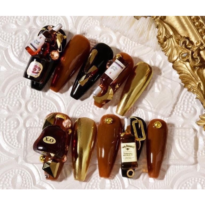 Charm chai rượu vang có bán lẻ