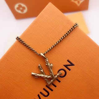 Dây Chuyền Mặt Khắc Chữ Louis Vuitton Phong Cách Retro