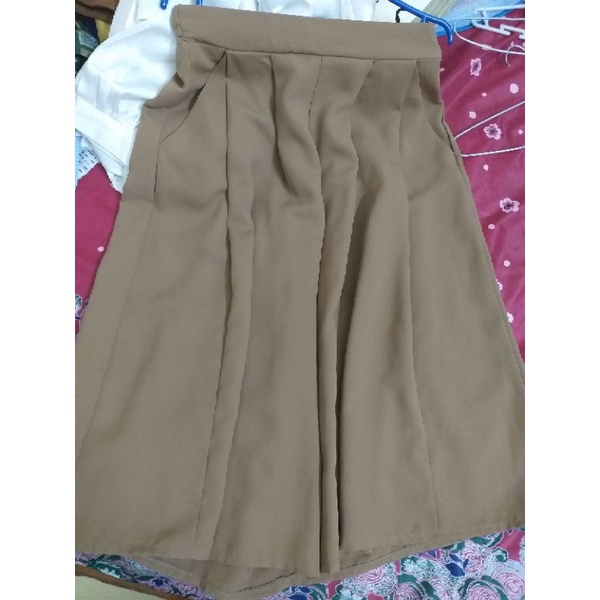 Quần váy xếp li màu nâu size S-M thanh lý