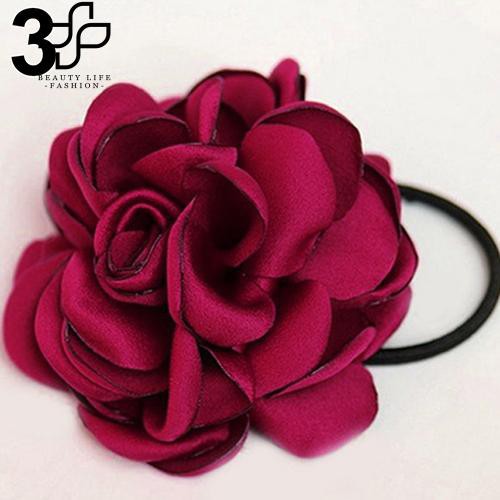 Cột tóc hình bông hoa trà