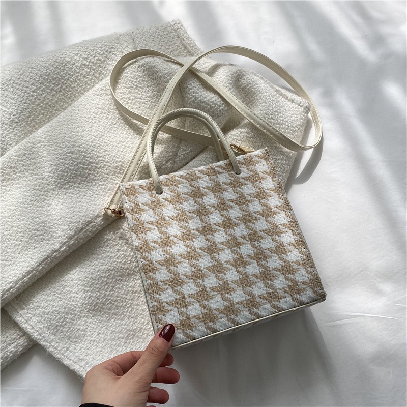 Túi Xách Đeo Chéo Vai Hình Vuông Nhỏ Sức Chứa Lớn 2022 Kẻ Caro Màu Đỏ Đa Năng Phong Cách Ngoại Quốc Thời Trang Cho Nữ