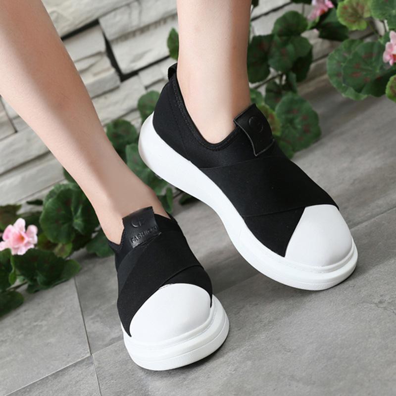 Giày thể thao nữ đen vá trắng mới