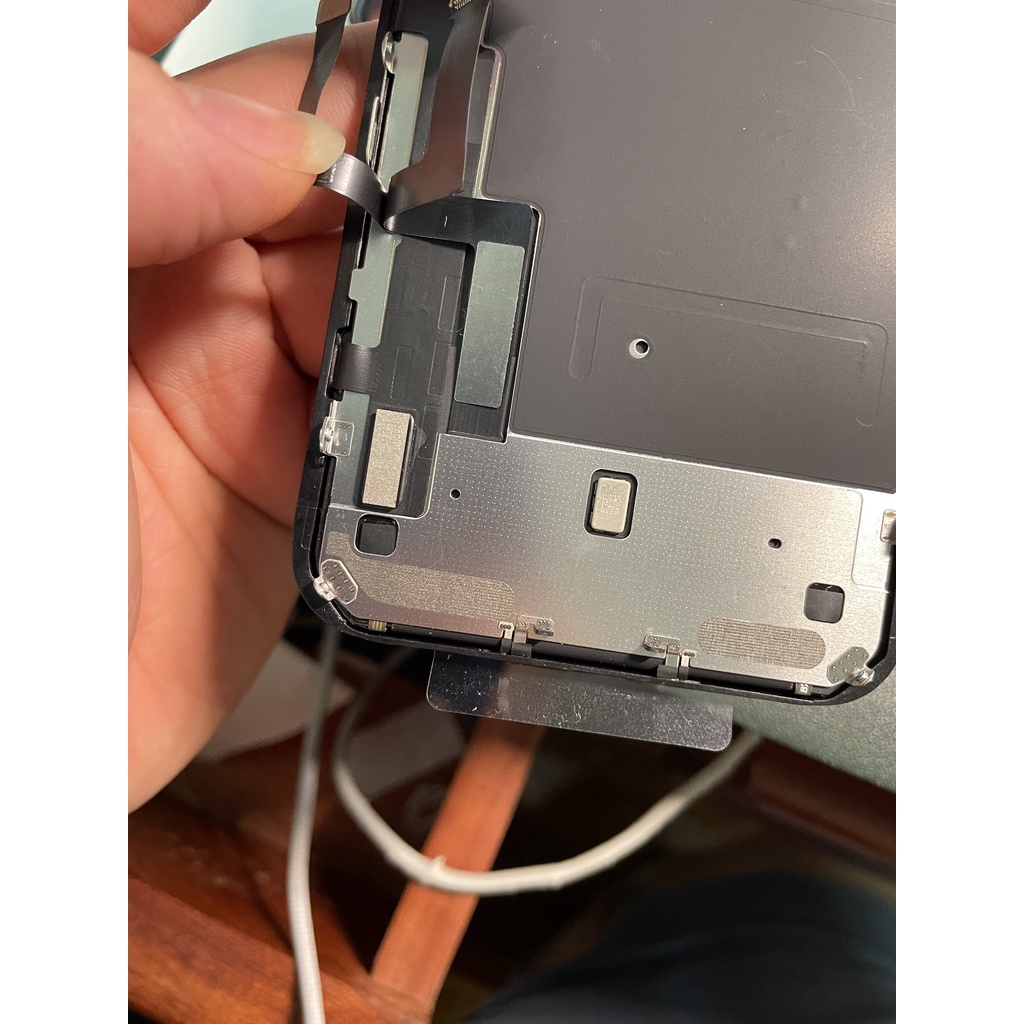 Màn hình thay thế 11 zin ép kính tặng kèm bộ sửa tự thay thế.