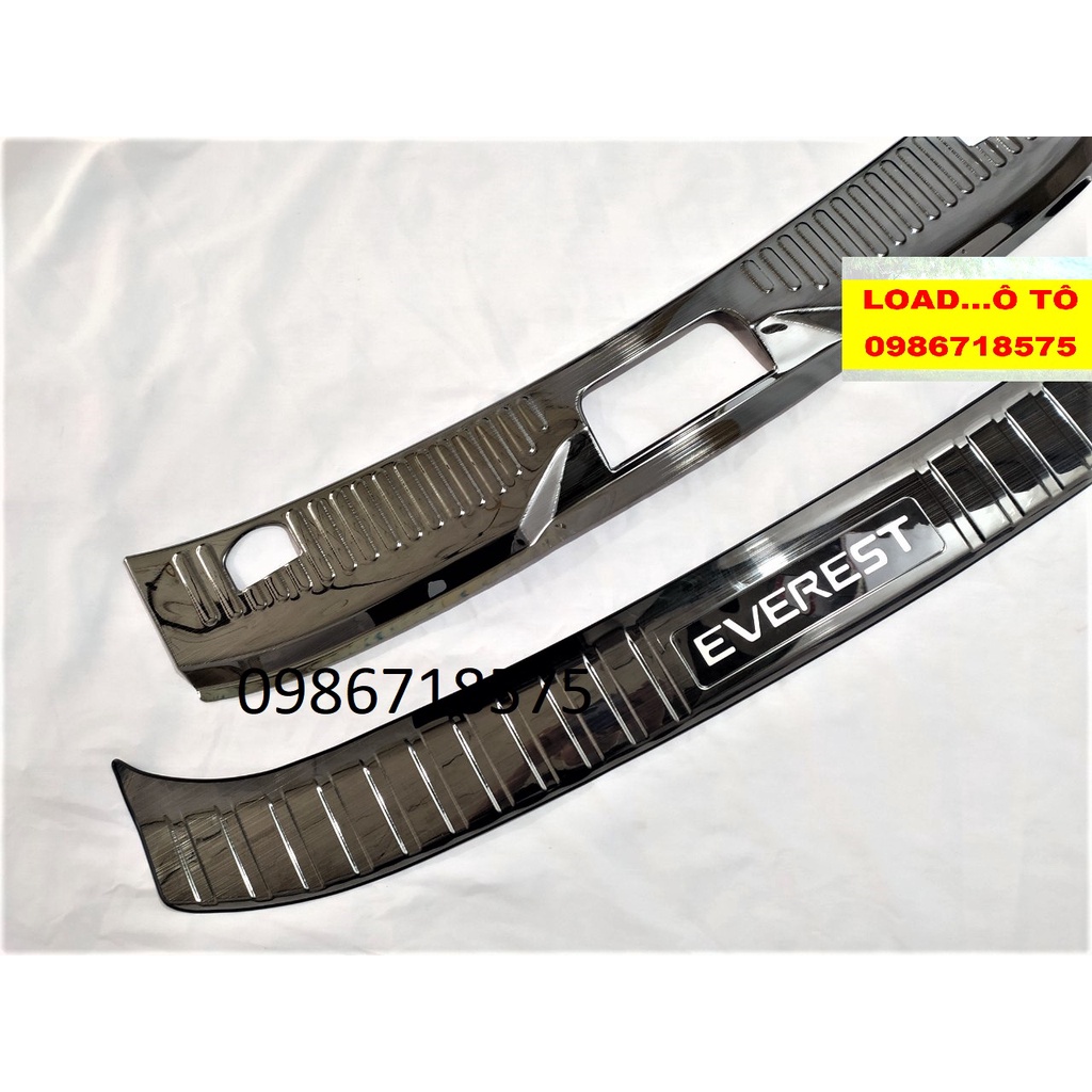 Bộ Chống Trầy Cốp Trong, Ngoài Xe Ford Everest 2022-2018 Vân Titan Màu Đen Sang Trọng
