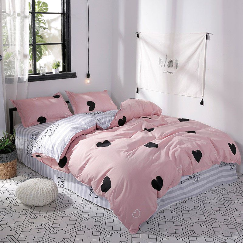 Bộ Chăn Ga Và Vỏ Gối In Hình Trái Tim Xinh Xắn