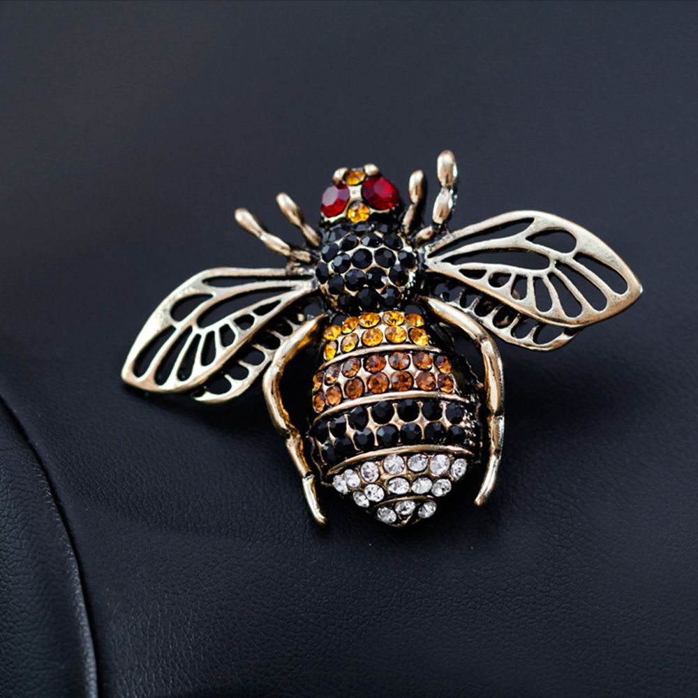 Cài áo hình ong đính đá thời trang đẹp mắt