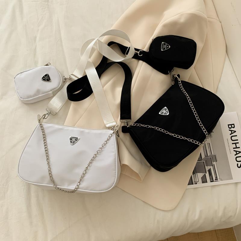 Túi xách đeo chéo phong cách thời trang đơn giản dành cho bạn nữ | WebRaoVat - webraovat.net.vn