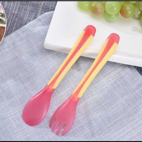 Thìa nĩa ăn dặm silicon báo nóng cho bé
