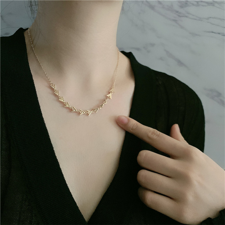 Korean classical gold herringbone triangle design sexy personality clavicle necklace asymmetrical female necklace