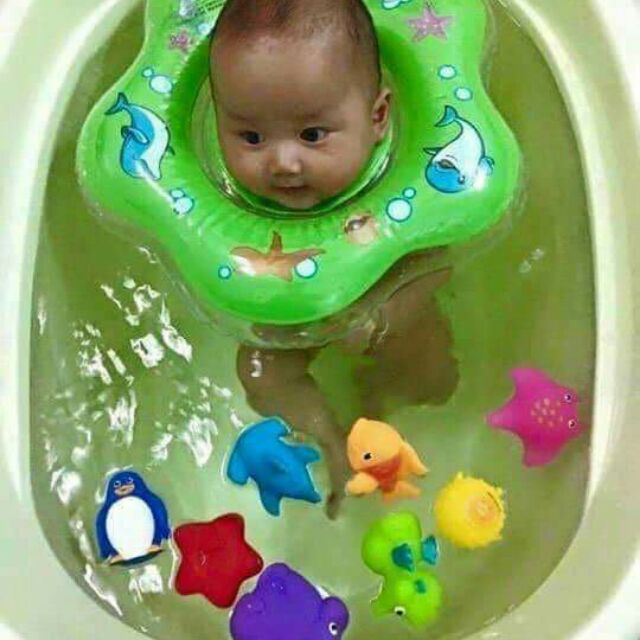 Phao bơi đỡ cổ cho bé