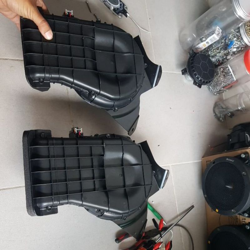 1 cái Sub hơi volvo cho hệ thông âm thanh ô tô size 250mm