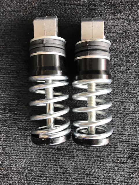 Gác chân xếp nhôm kiểu lò xo cho xe Honda và Yamaha đủ màu