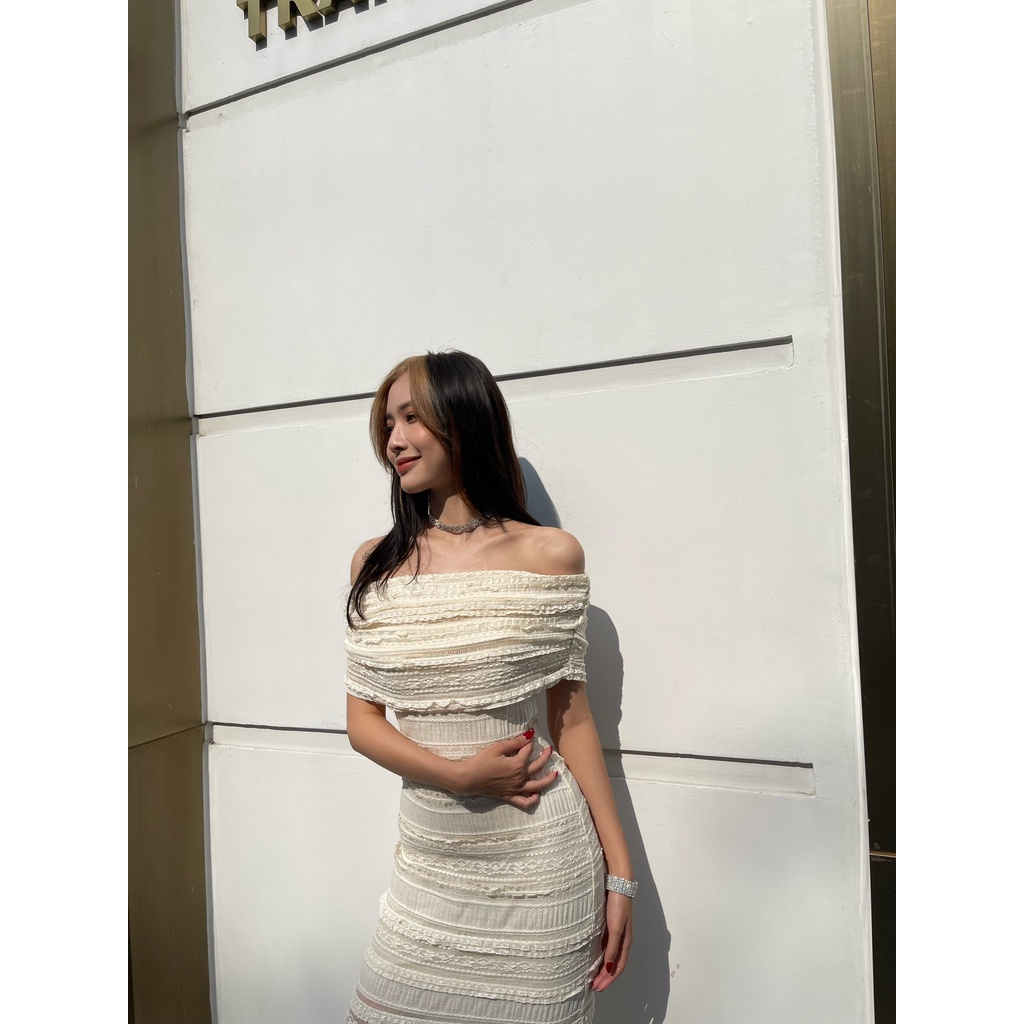 Váy ren body trễ vai, chất liệu ren cao cấp,co dãn ôm body - Thiết kế độc quyền bởi Chillgals | BigBuy360 - bigbuy360.vn