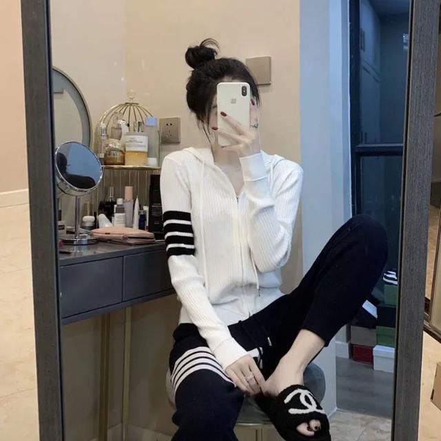 Bộ Áo Khoác Dệt Kim Có Mũ Phối Khóa Kéo + Quần Lửng Thời Trang Mùa Thu Cho Nữ