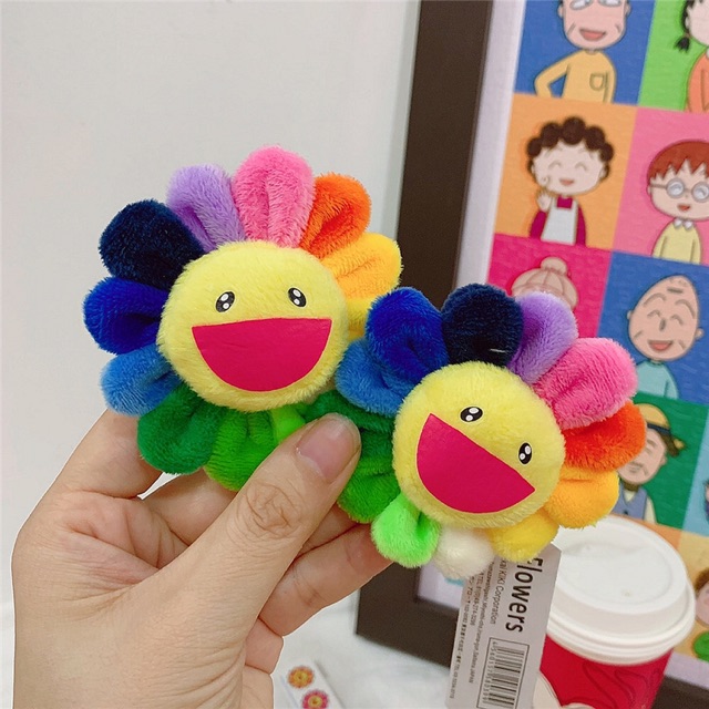 Huy hiệu pilu hình hoa kaikai kiki size 8cm có dây mác