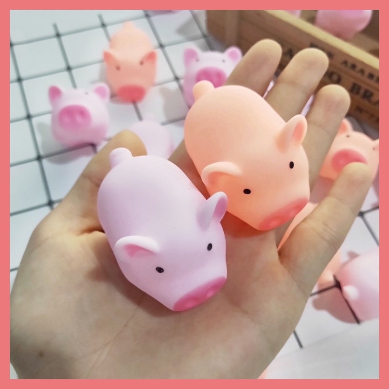 Đồ chơi bóp tay hình chú heo có tiếng kêu dễ thương, mềm dẻo giải tỏa căng thẳng.