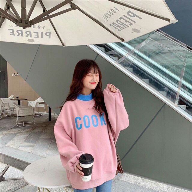 Áo sweater 'COOK' màu hồng phấn và màu kem