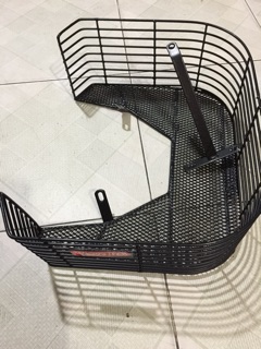 Rổ giữa xe máy