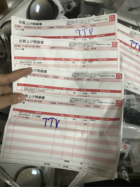 Kính chống UV Uniqlo